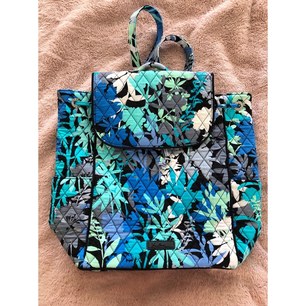 LIKE NEW Vera Bradley Drawstring Backpack Purse